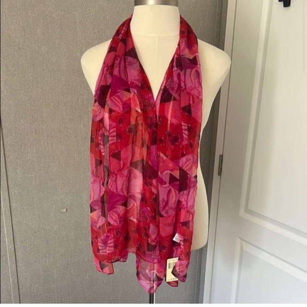 Max Edition Beautiful Pink and Red Scarf /Wrap NWT